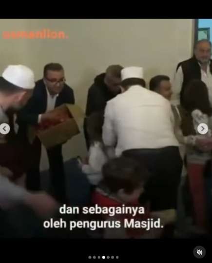 Masjid di Turki Punya Tradisi Ajak Anak Kecil Bermain Usai Shalat Tarawih