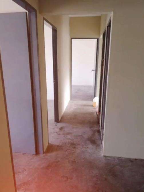 Beli rumah lelang dari luar bagus dalamnya hancur.