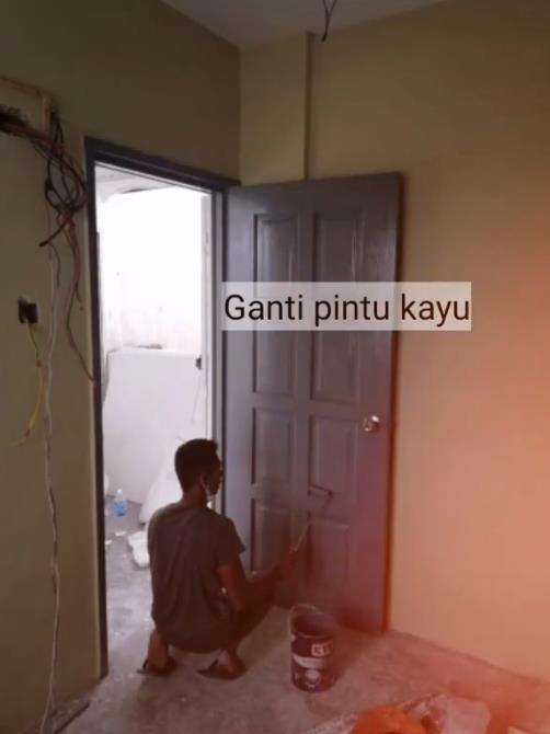 Beli rumah lelang dari luar bagus dalamnya hancur.