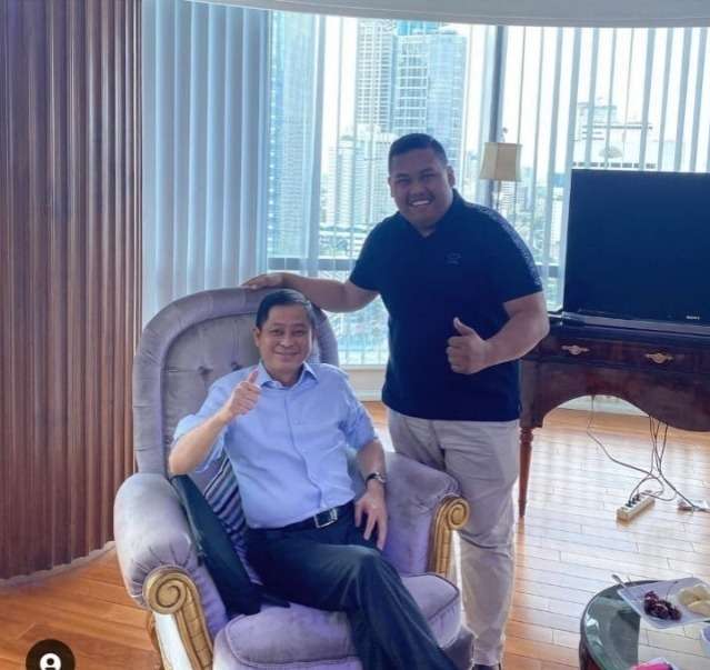 Potret Ajudan Pribadi Foto Bareng Pejabat dan Pengusaha Terkenal