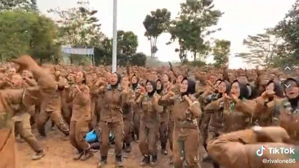 Merinding! Momen TNI Nyanyikan Yel-Yel Lagu Tulus Manusia Kuat dengan Penuh Semangat