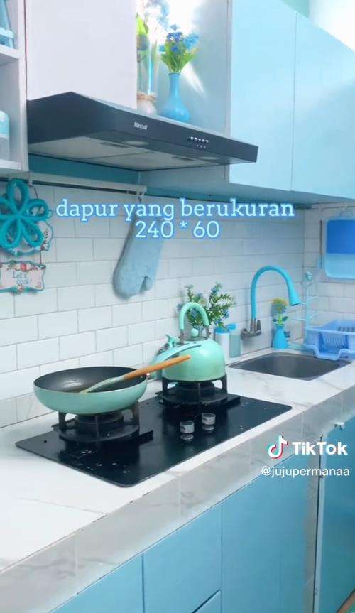 Dari luar rumah ini tampak belum jadi, tapi dalamnya bikin tercengang.