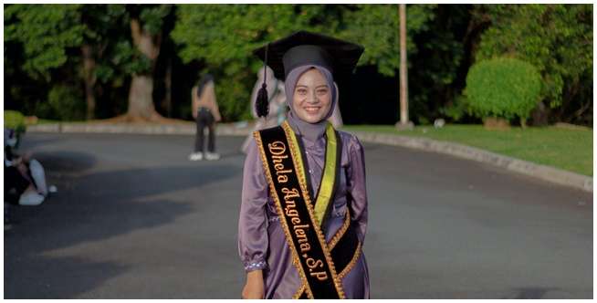 Model Hijab Wisuda Ikat Belakang