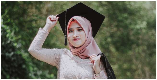 Model Hijab Wisuda Oval
