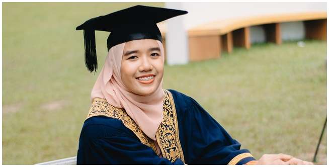 Model Hijab Wisuda Natural