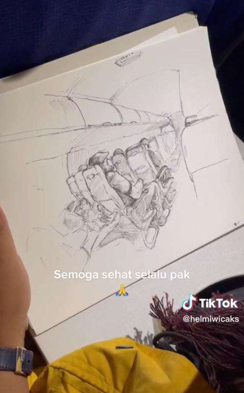 Penumpang nyalakan lampu baca selama penerbangan malam.