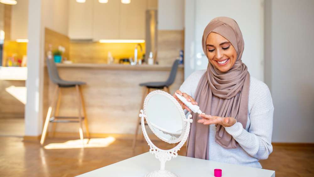Memakai Skincare