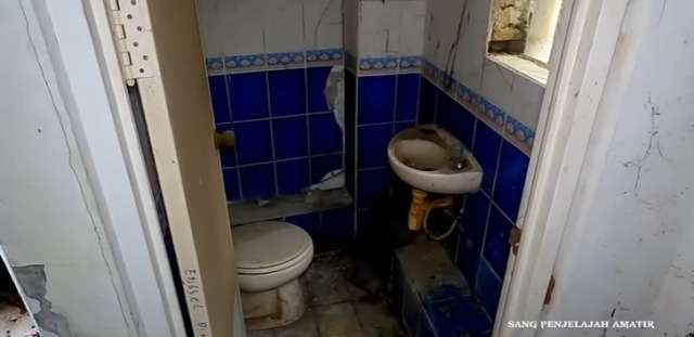 Rumah Mewah Terbengkalai, Bekas Kebakaran Banyak Barang Mewah di Dalamnya