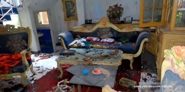 Rumah Mewah Terbengkalai, Bekas Kebakaran Banyak Barang Mewah di Dalamnya