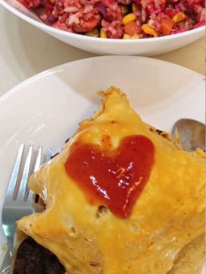 Wanita ini Ingin Menangis saat Mencoba Nasi Goreng Buah-Buahan yang Dimasak Suaminya