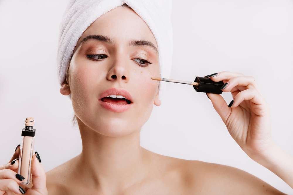 Mau Samarkan Noda Hitam dengan Makeup? Begini Lho Aturannya