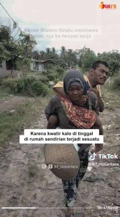 Kisah Perjuangan Seorang Ibu yang Tabah Merawat Anaknya yang Lumpuh dan Kakak yang ODGJ Seorang Diri