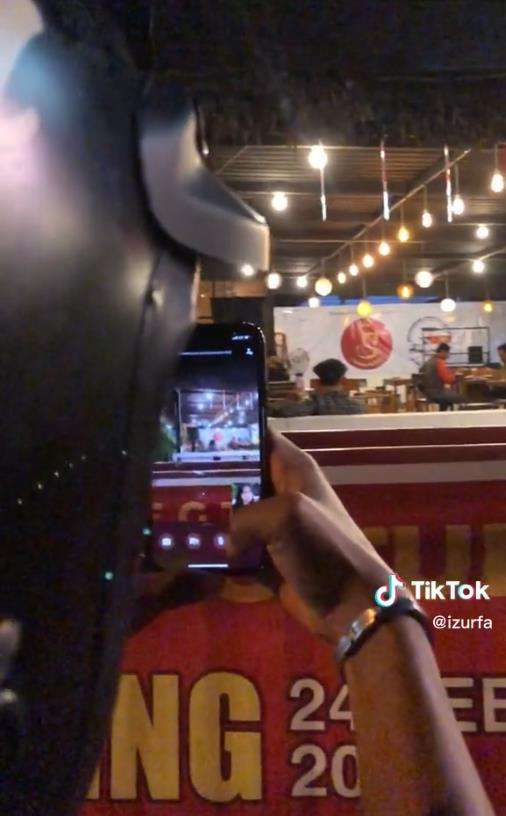 Sudah lamaran, cowok ini pergoki calon istri selingkuh di kafe.