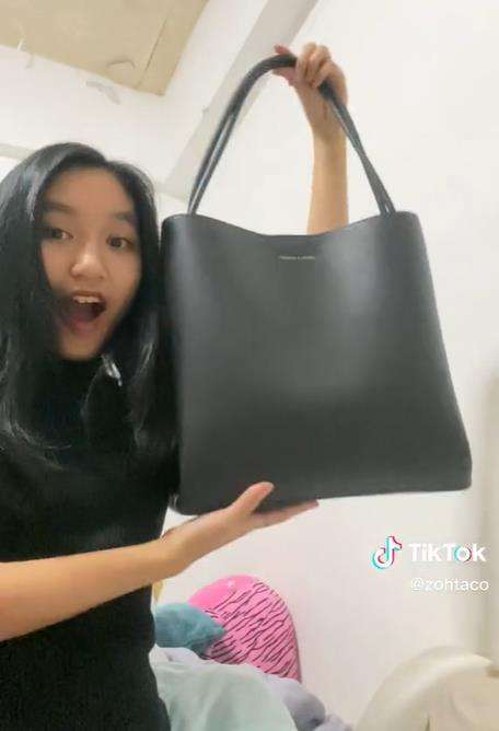 Berkat nyinyiran netizen, Zoe Gabriel malah ketiban rejeki nomplok.