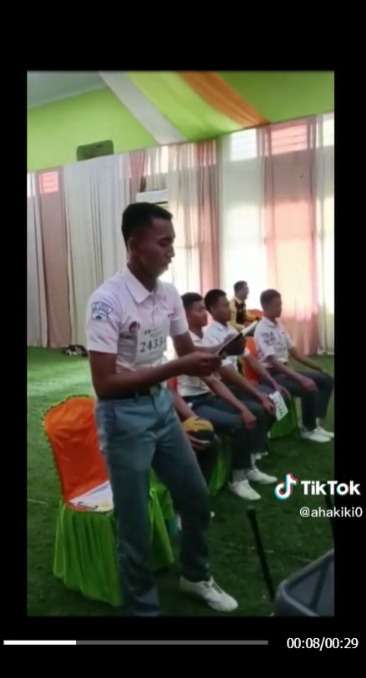 Bukannya Romantis, Puisi ‘Jerawat’ Bikin yang Dengar Jadi Ngakak