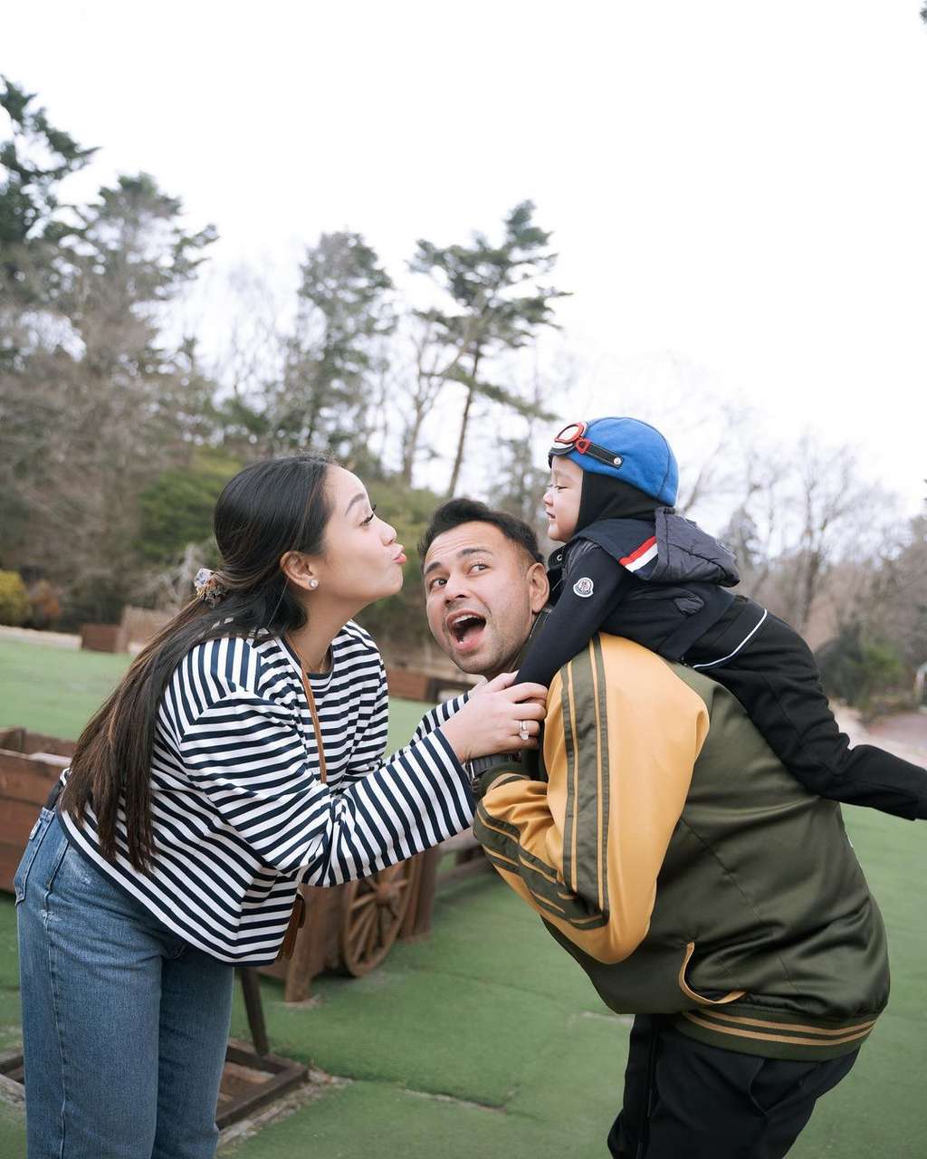 Raffi bersama Nagita dan Rayyanza