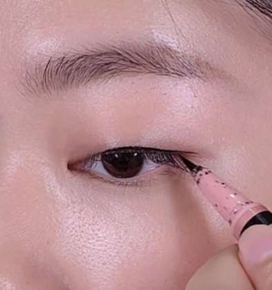 Membuat Wing Eyeliner