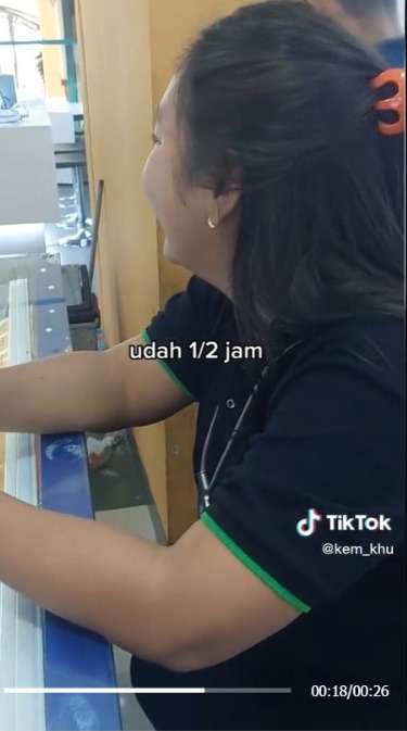 Apes! Segel HP Sudah Dibuka, Pembelinya Gak Kunjung Kembali Izinnya ke ATM