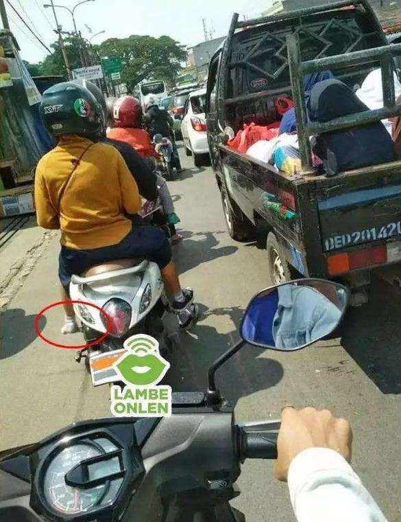Deretan foto biasa ini baru bikin ngakak jika di-zoom.