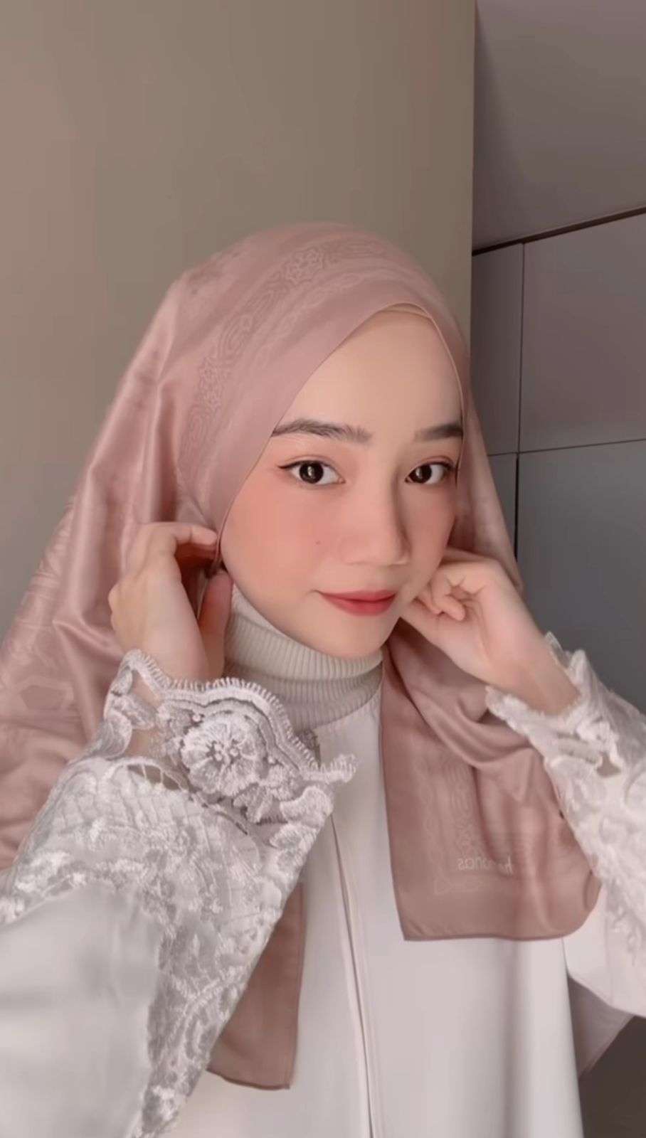 Hijab Motif dengan Look Anggun, Cocok untuk Hadiri Kajian Ramadan