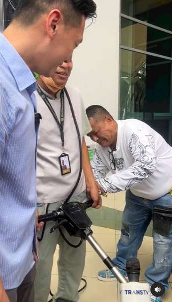 Kejujuran Membawa Rejeki! Hotman Kembali Temui Petugas Mal yang Kembalikan Dompetnya Berisi Rp70 Juta