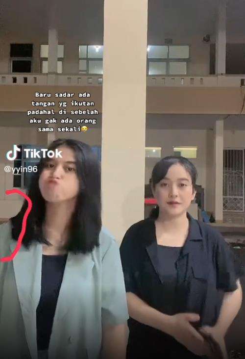 Penampakan tangan misterius di kampus.