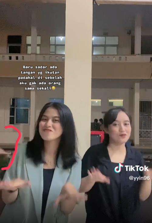 Penampakan tangan misterius di kampus.
