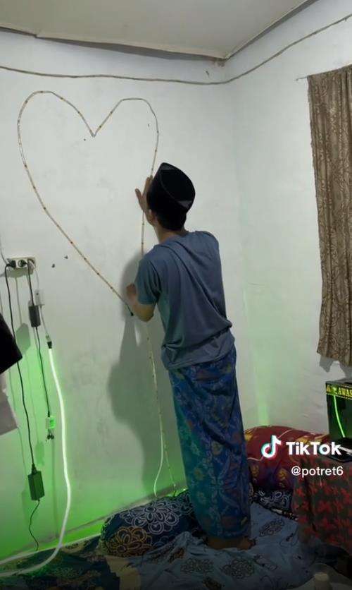 Dekorasi kamar tidur hasilnya malah kayak suasana siksa kubur.