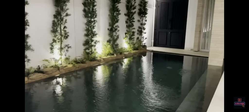 Potret Rumah Ayu Dewi dan Suami