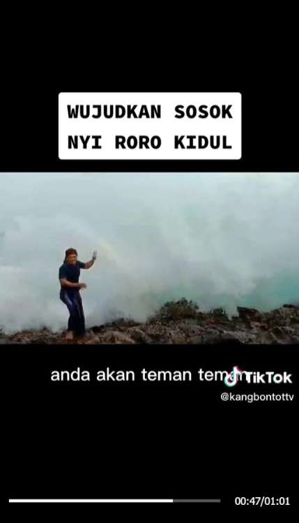Panggil Nyi Roro Kidul di Pinggir Laut, Ombak yang Semula Tenang Tiba-Tiba Jadi Tinggi Menghantamnya Panggil Nyi Roro Kidul di Pinggir Laut, Ombak yang Semula Tenang Tiba-Tiba Jadi Tinggi Menghantamnya