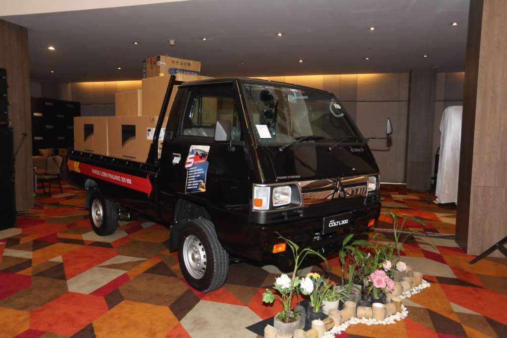 Mitsubishi Colt L300
