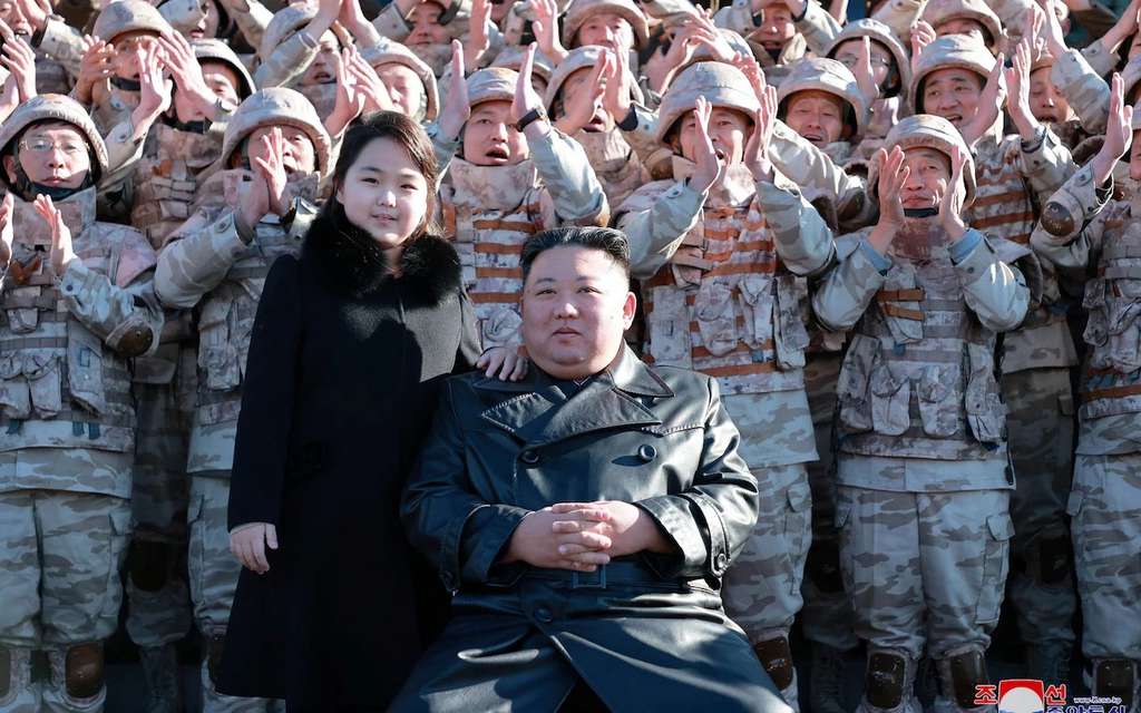 Pakai Mantel Dior di Tengah Kesulitan, Putri Kim Jong-un Jadi Sorotan