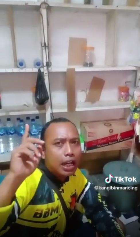 Gara-gara suami hobi mancing, warung usaha istri sampai bangkrut.