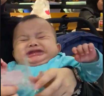 Bayi menangis Bayi menangis
