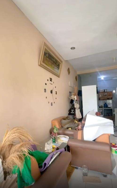 Makeover ruang tamu buat menyambut Lebaran.