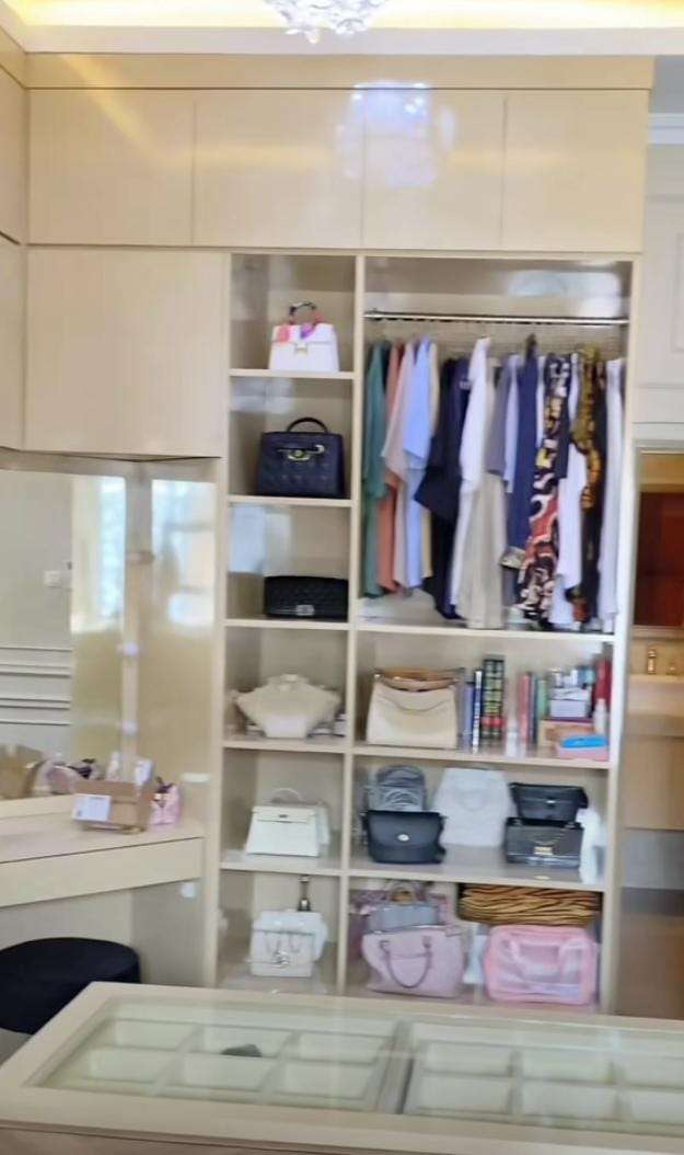 Potret Rumah Koh Dennis Lim