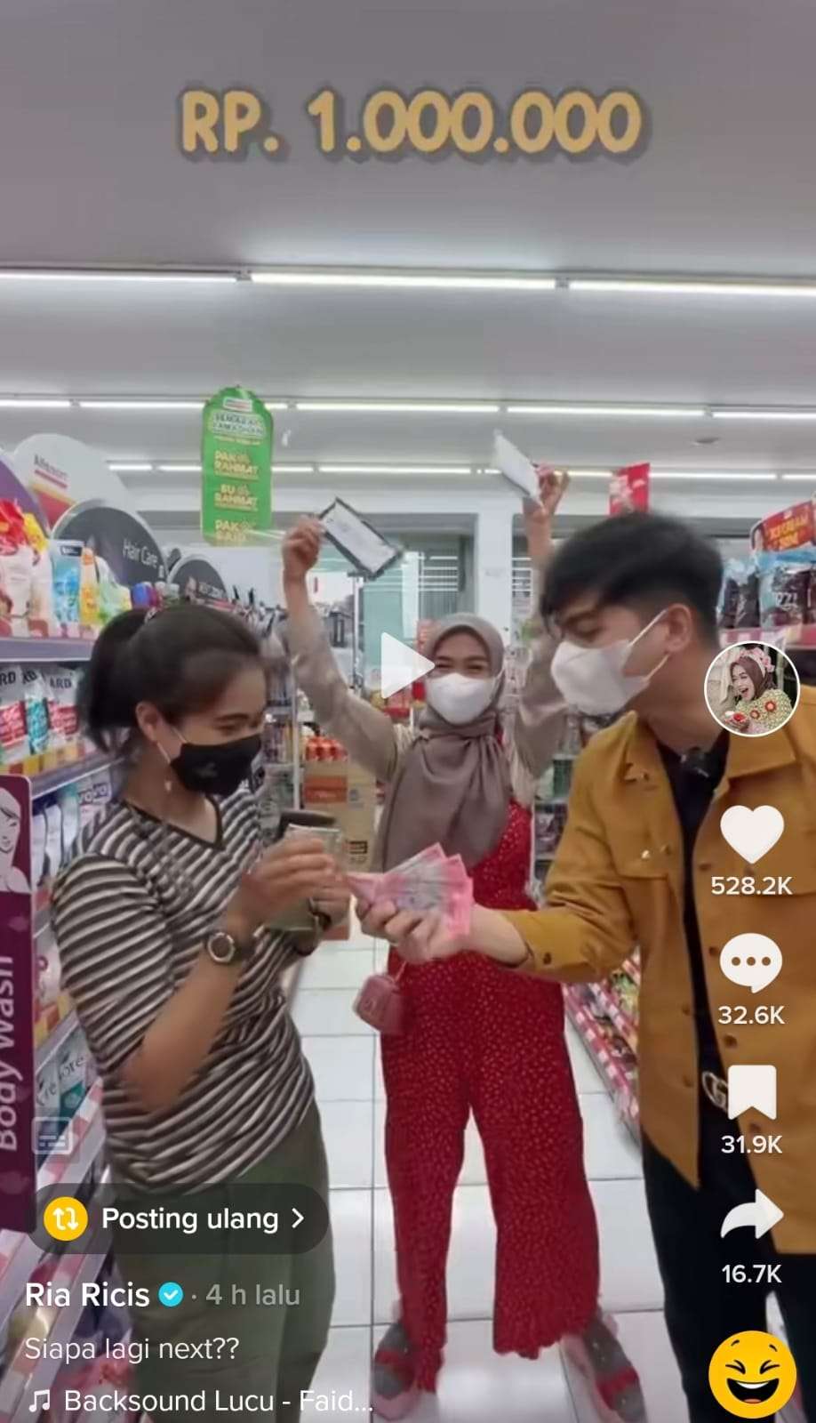 Pengunjung dapat THR Rp 1 juta