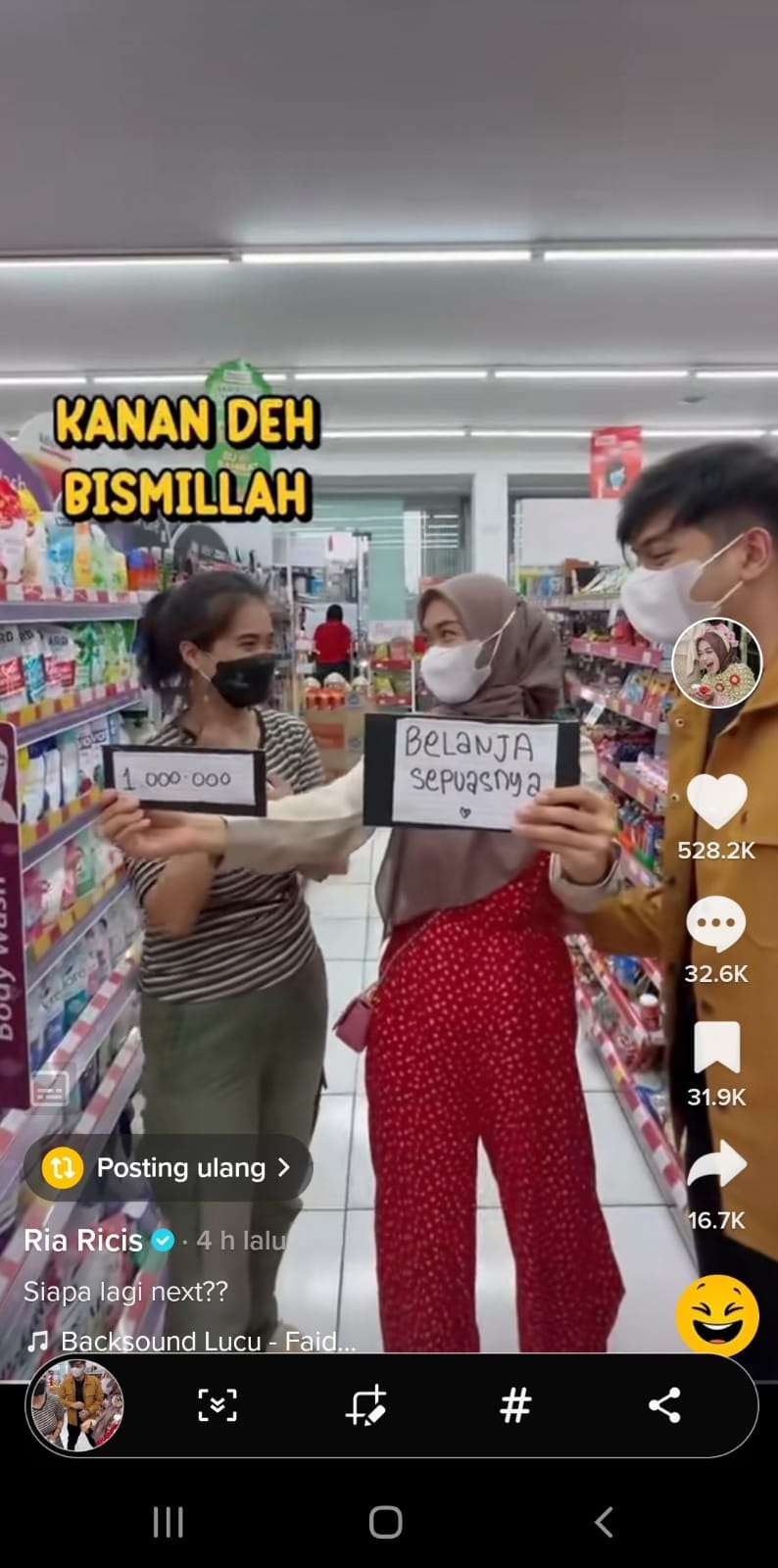 Ria Ricis dan Teuku Ryan bagi-bagi THR