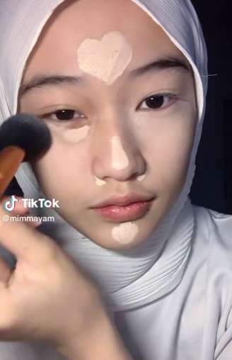 Memakai Concealer