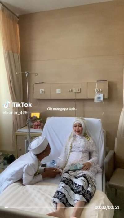 Kisah Cinta Penuh Haru, Pasangan Menikah di Rumah Sakit Hingga Sang Istri Meninggal Dunia