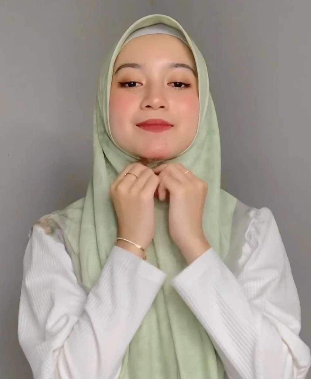 Coba Yuk, Styling Hijab Segi Empat Formal Look