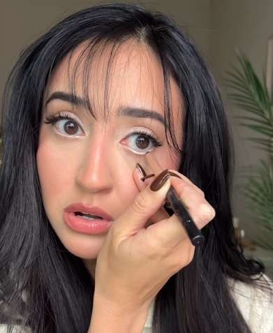 Memakai Eyeliner