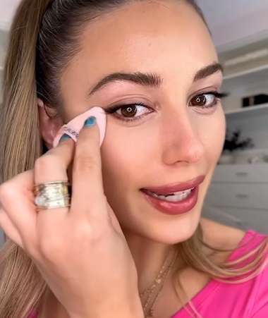 Memakai Setting Powder