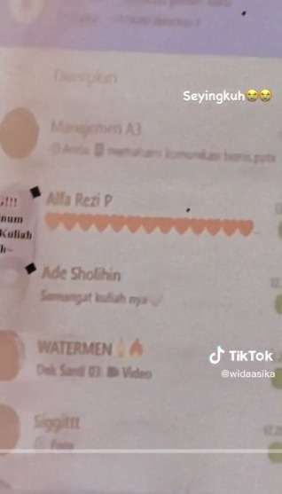 Kelakuan Temen Sekelas Iseng Kirim Chat Pas Presentasi Isi Pesannya Bikin Ngakak!