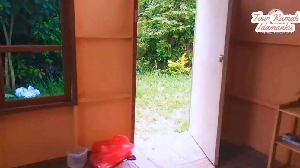 Bangun rumah mungil minimalis cuma habis Rp10 juta.