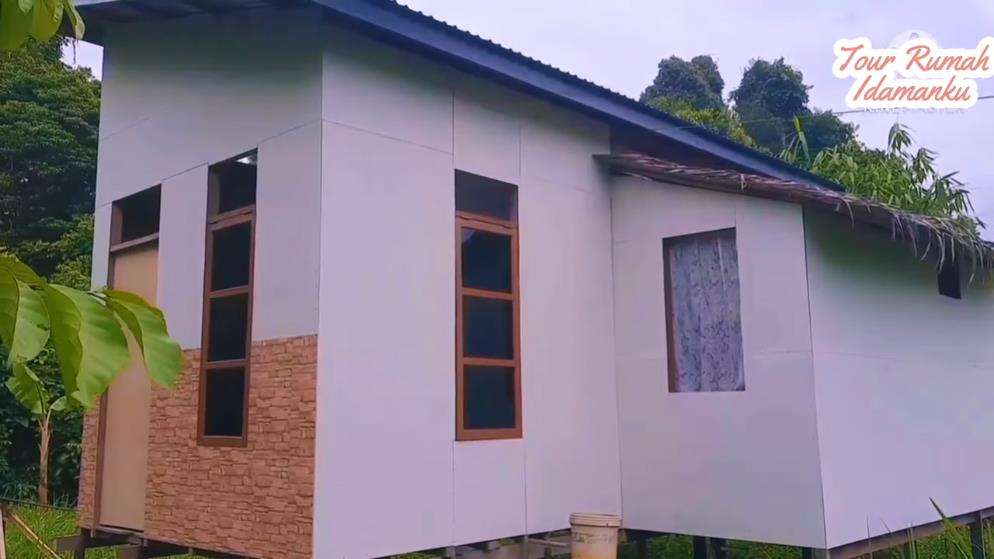 Bangun rumah mungil minimalis cuma habis Rp10 juta.
