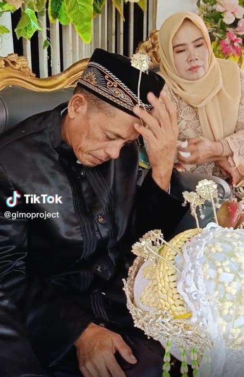 Momen ngakak saat acara sungkeman di pernikahan Sunda.