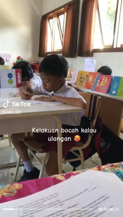 Anti Nyontek! Siswa SD Bangun Benteng Saat Ulangan Bikin Warganet Nostalgia