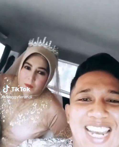 Anak justru bahagia emaknya kawin lagi.