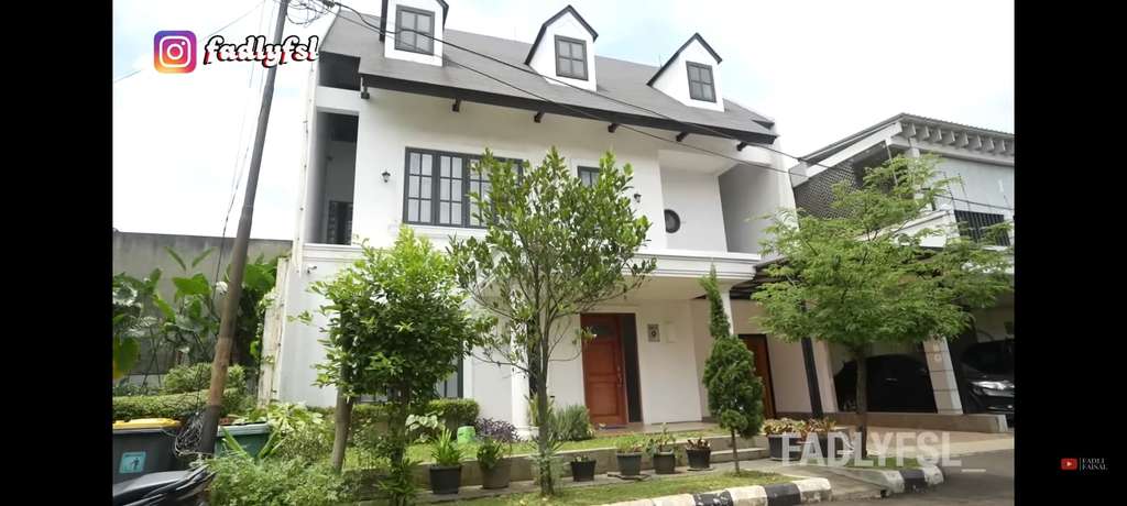 Potret Rumah Fadly Faisal